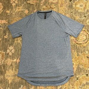 Men’s Lululemon shirt